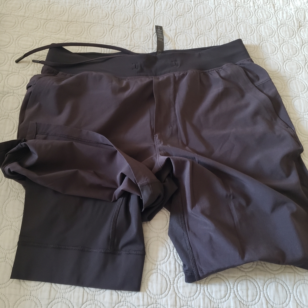 Lululemon short - Picture 2 of 3
